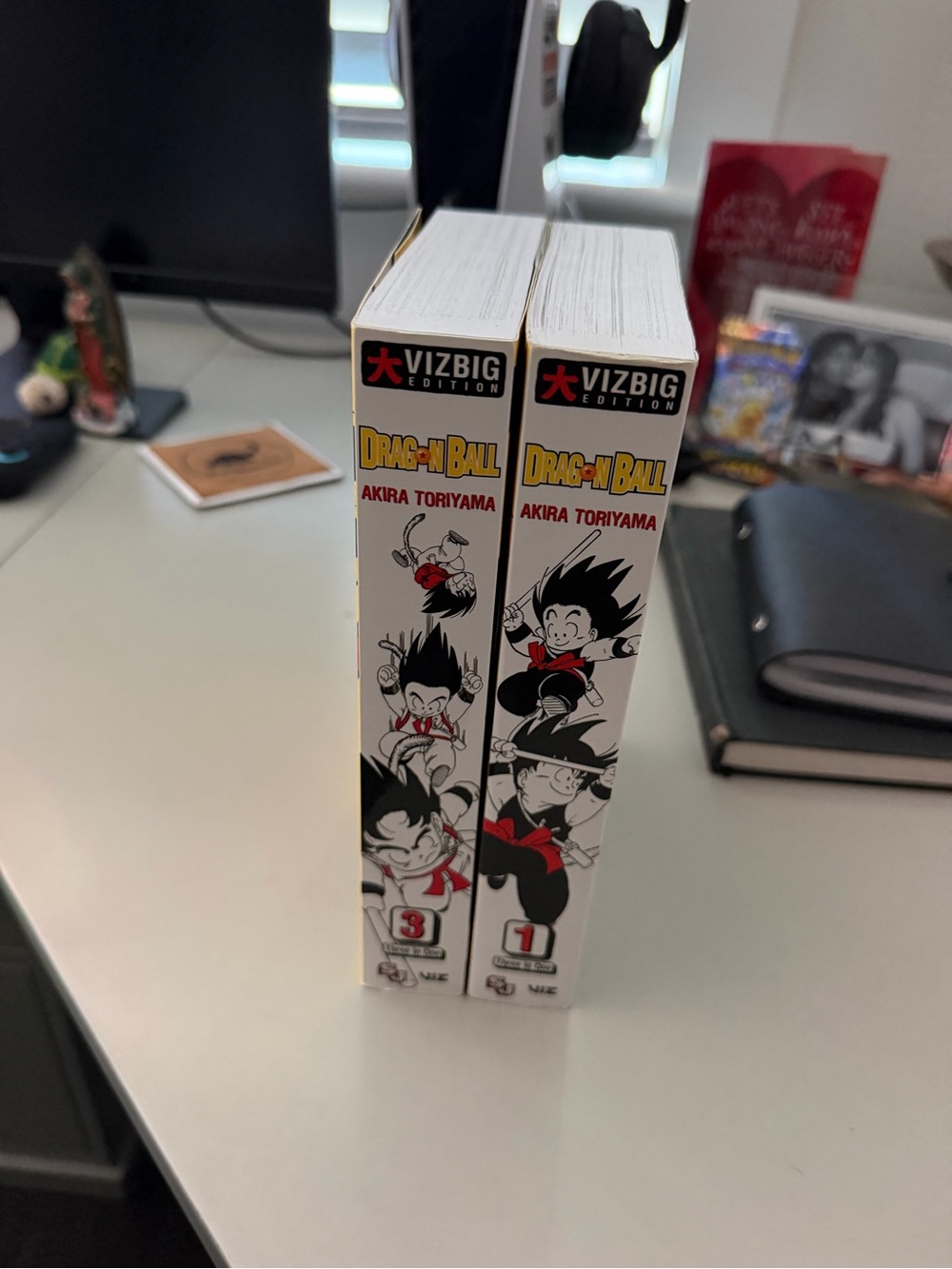 Manga Dragon Ball VizBig Edition — White, Black, Red Accents